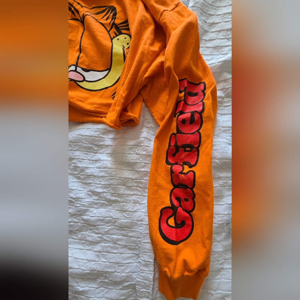 Garfield Cropped Orange Graphic T-Shirt w/ Long Sleeves - Picture 3 of 6